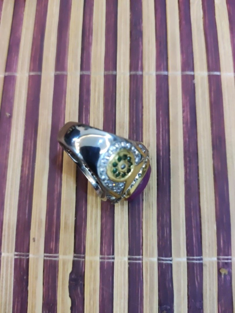Ruby gemstone ring (Category: Precious Stones) located in Singapore. Submitted by onestopshopppp (Listing ID 1436227906, Image 5). Description: Ruby from Tanzania color purple red With ID card from Gems Lab DM for more information..