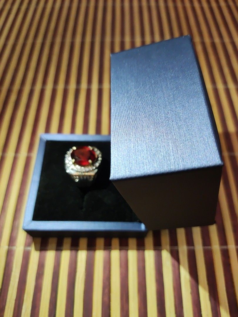 Ruby gemstone ring (Category: Precious Stones) located in Singapore. Submitted by onestopshopppp (Listing ID 1436231334, Image 5). Description: Silver No hallmark Treatment GF3 color pinkish Red Transparent Ruby With ID card.