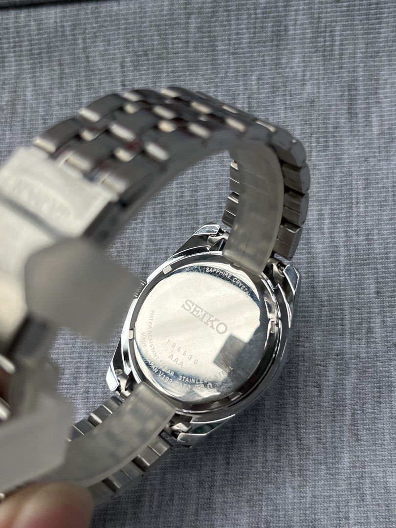 SEIKO 5 21 JEWELS AUTOMATIC WATCH (Category: Men's Watches) located in Manila. Submitted by aihzenbalt91094 (Listing ID 1436100252, Image 2). Description: - SEIKO 5 21 JEWELS - 37 MM - WITH DAY/DATE - AUTOMATIC - JAPAN SOURCE - HEAVY/HEAVY STRAP - DOUBLE LOCK - WATER RESISTANT - WORKING - AS NEW - NO ISSUE - WITH BOX IF CLAIM - CLAIM 1,500.