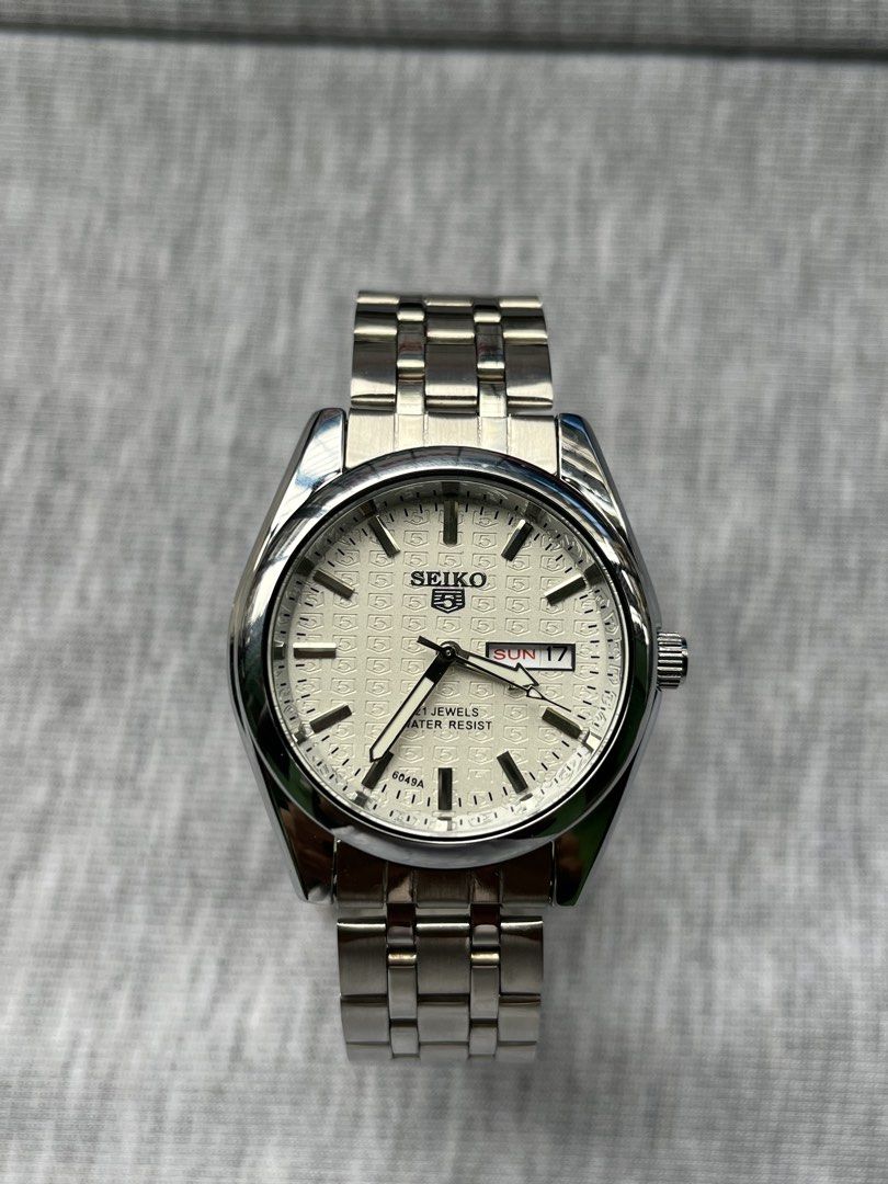 SEIKO 5 21 JEWELS AUTOMATIC WATCH (Category: Men's Watches) located in Manila. Submitted by aihzenbalt91094 (Listing ID 1436100252, Image 1). Description: - SEIKO 5 21 JEWELS - 37 MM - WITH DAY/DATE - AUTOMATIC - JAPAN SOURCE - HEAVY/HEAVY STRAP - DOUBLE LOCK - WATER RESISTANT - WORKING - AS NEW - NO ISSUE - WITH BOX IF CLAIM - CLAIM 1,500.