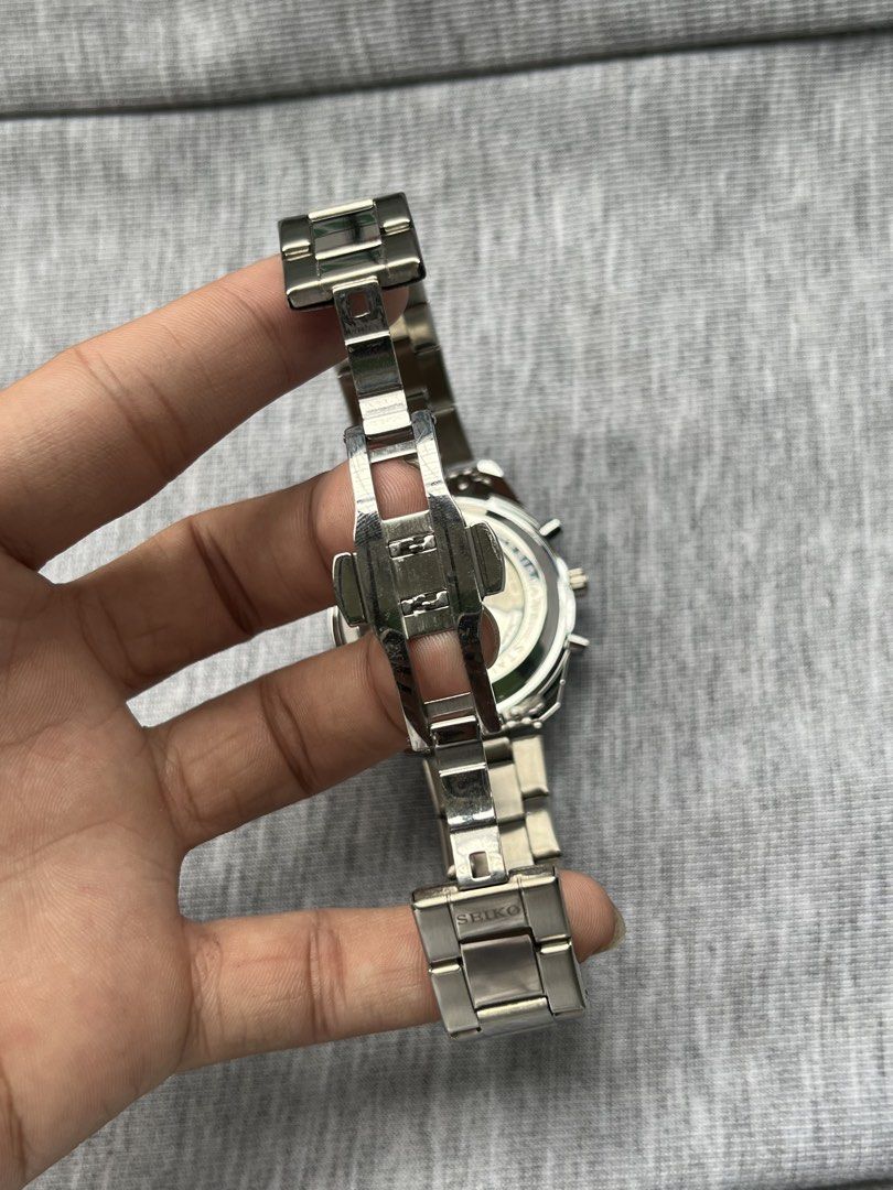 SEIKO PROSPEX SOLAR CHRONOGRAPH (Category: Men's Watches) located in Manila. Submitted by aihzenbalt91094 (Listing ID 1436100706, Image 3). Description: - SEIKO PROSPEX SOLAR CHRONOGRAPH - 39 MM - WITH DATE - OPEN BACK - AUTOMATIC - JAPAN SOURCE - ROTATING BEZEL - DOUBLE LOCK - WATER RESISTANT - HEAVY/HEAVY STRAP - WORKING - AS NEW - NO ISSUE - WITH BOX IF CLAIM - CLAIM 1,500.