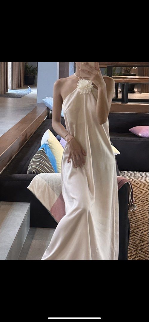 Shein Satin Halter Dress (Category: Dresses) located in Angeles City. Submitted by don_swabe (Listing ID 1436233611, Image 3). Description: Size: XS Usage: Only used twice.