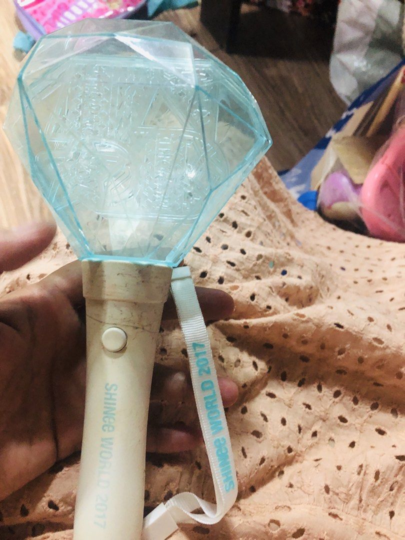 SHINee Official Light Stick (Fanlight) (Category: K-Wave Merchandise) located in Manila. Submitted by noemiaspa1702 (Listing ID 1436259567, Image 2). Description: .