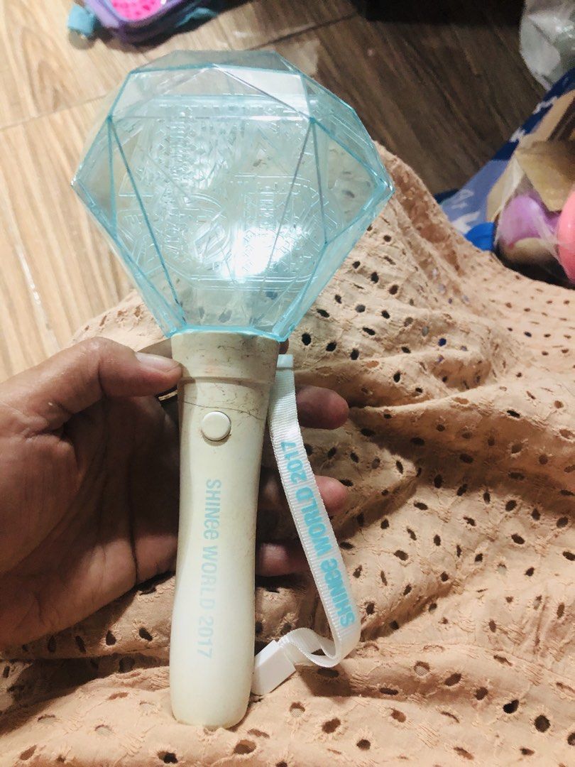 SHINee Official Light Stick (Fanlight) (Category: K-Wave Merchandise) located in Manila. Submitted by noemiaspa1702 (Listing ID 1436259567, Image 3). Description: .