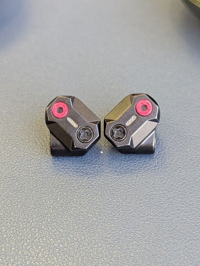 SHUOER TAPE Hybrid IEM Headphones (Category: Headphones & Headsets) located in Manila. Submitted by zero330 (Listing ID 1436126887, Image 2). Description: Lightly Used. ORIGINAL SHUOER TAPE HYBRID DRIVERS IEM (in-ear monitor/headphones) comes with high quality cable 3.5mm and original metal case Key Features: - Hybrid driver setup (dynamic + electrostatic) for excellent resolution and fast transients - Crisp, highly detailed treble without soundi