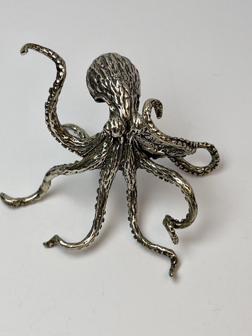 Solid silver animal sty （分類：復古收藏品）位於 Hong Kong。 由 sideways_creations 提交（商品編號 1436201390，圖片 3）。簡介： Big Octopus Super Rare!! Extremely detailed 800 silver with silver mark 。