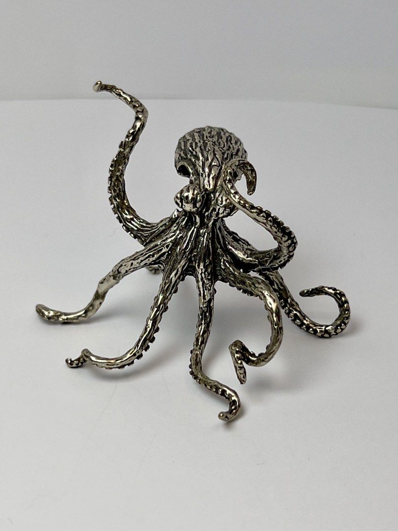 Solid silver animal sty （分類：復古收藏品）位於 Hong Kong。 由 sideways_creations 提交（商品編號 1436201390，圖片 1）。簡介： Big Octopus Super Rare!! Extremely detailed 800 silver with silver mark 。