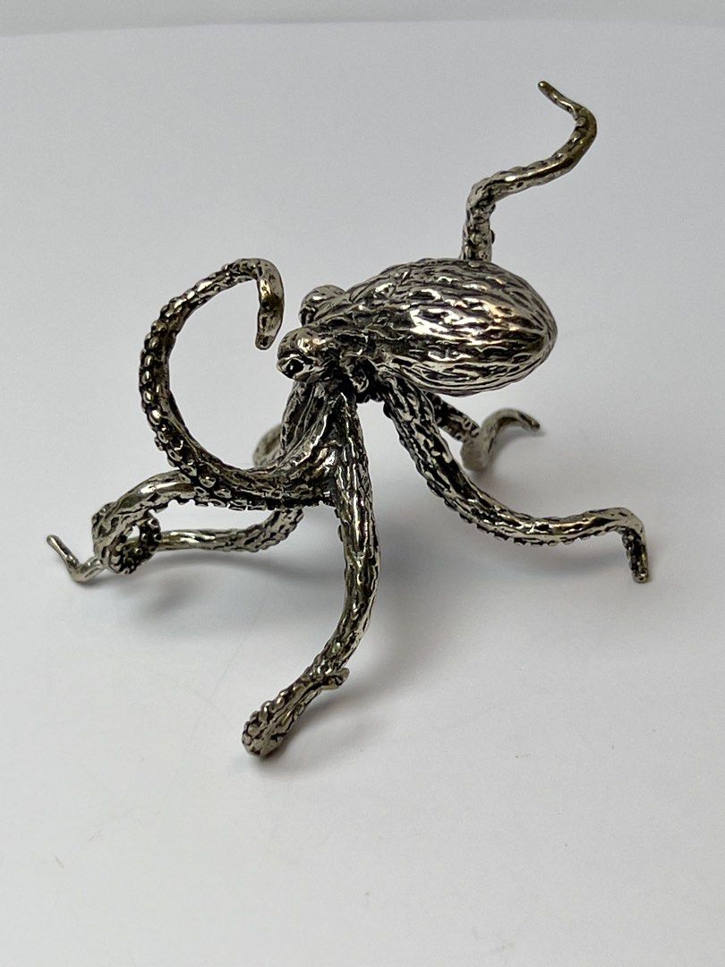 Solid silver animal sty （分類：復古收藏品）位於 Hong Kong。 由 sideways_creations 提交（商品編號 1436201390，圖片 2）。簡介： Big Octopus Super Rare!! Extremely detailed 800 silver with silver mark 。