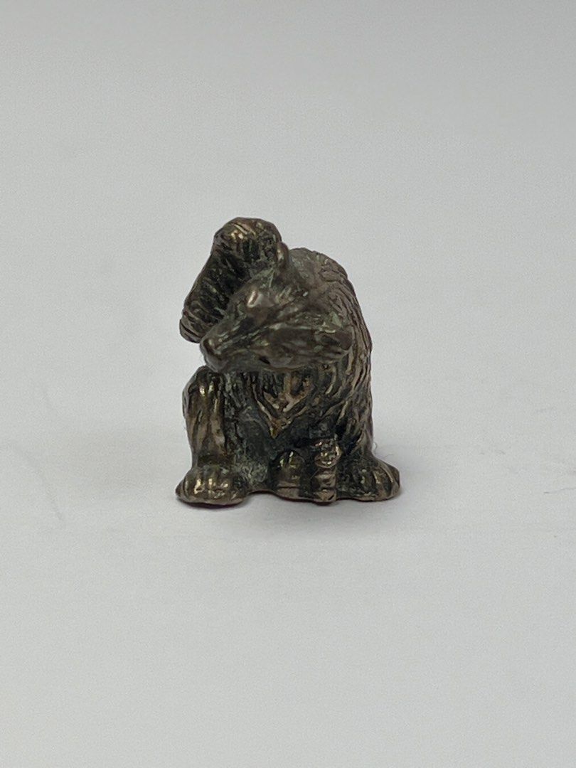 Solid silver miniature （分類：復古收藏品）位於 Hong Kong。 由 sideways_creations 提交（商品編號 1436200302，圖片 2）。簡介： Two Tiny bears Sitting one: 925 silver Standing one; 800 silver 。