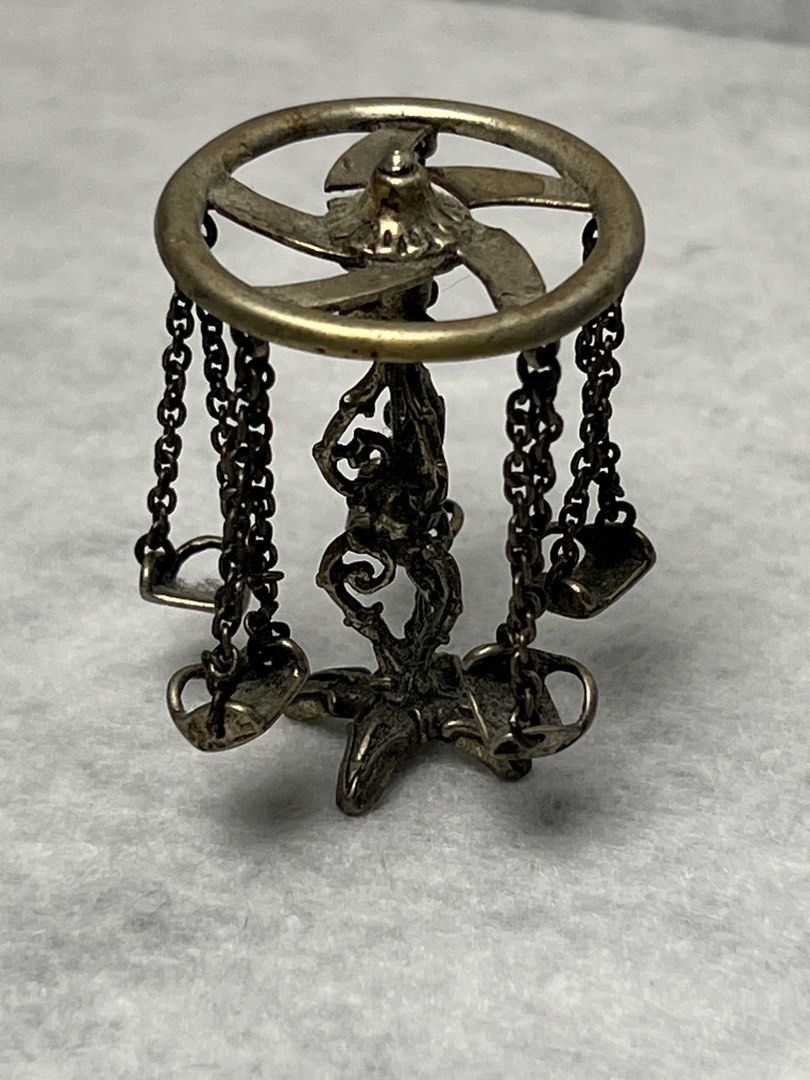 Solid silver miniature （分類：復古收藏品）位於 Hong Kong。 由 sideways_creations 提交（商品編號 1436205809，圖片 2）。簡介： Flying swings All parts movable Rare to find 800 silver with silver mark 。