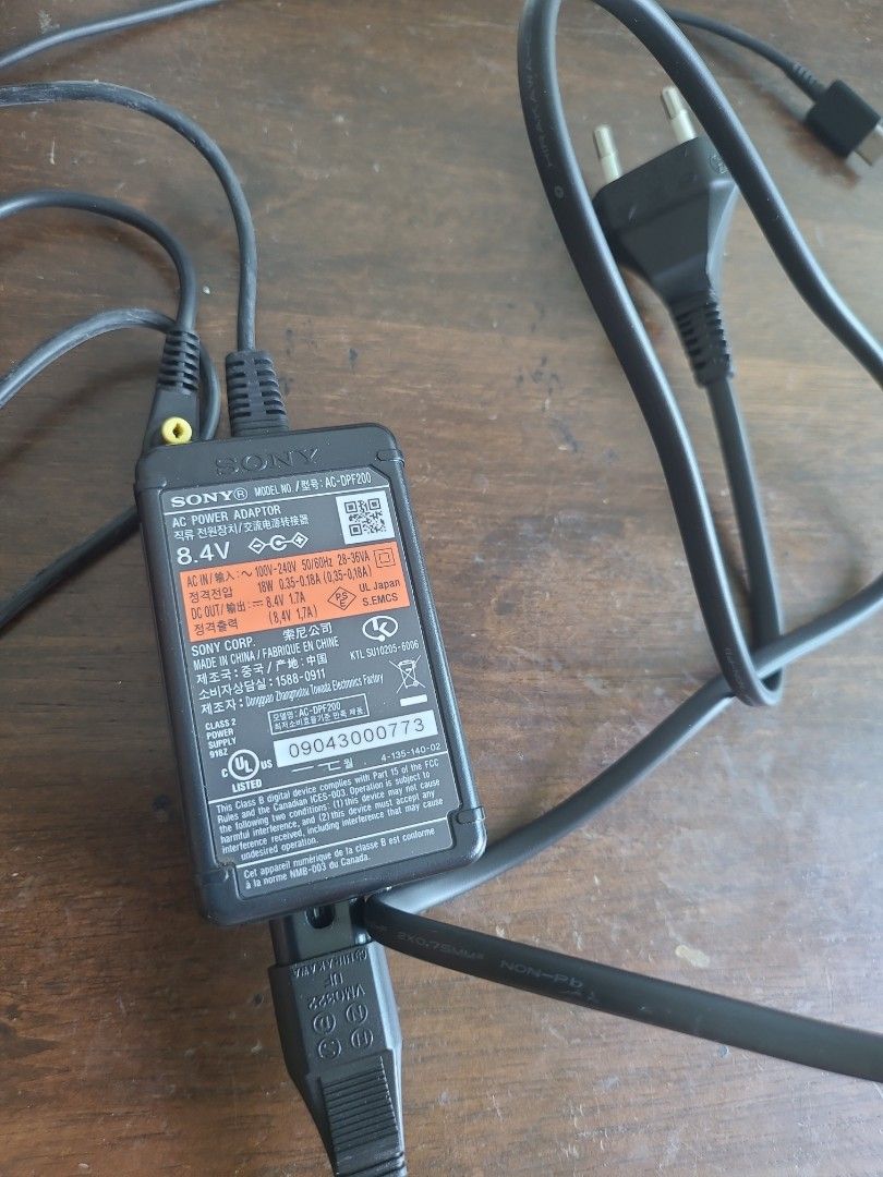 Sony 8.4v 1.7A AC Adapter445673043270062080