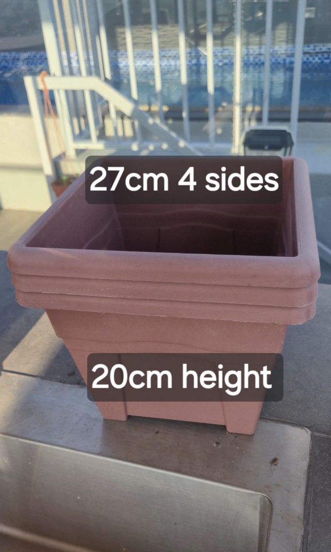 Square planter pot