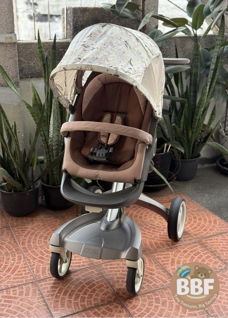 Stokke Xplory Baby Stroller Luxury Stroller (Category: Strollers) located in Valenzuela. Submitted by jmalano (Listing ID 1436197216, Image 1). Description: ₱4500.00 (Selling low, fixed price) Stokke Xplory -Used/Secondhand/Preloved -3 months to 4 years old -Load limit 44lbs -Reversible seat -High seat -Removable newborn insert -Needs cleaning -Signs of usage * Posted price is fixed and non-negotiable. #prelovedbabystroller #prelovedph #babyessen