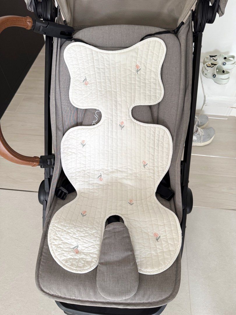 Stroller cover protector universal (Category: Other Babies Going Out Needs) located in Singapore. Submitted by heyhohm (Listing ID 1436106921, Image 1). Description: .