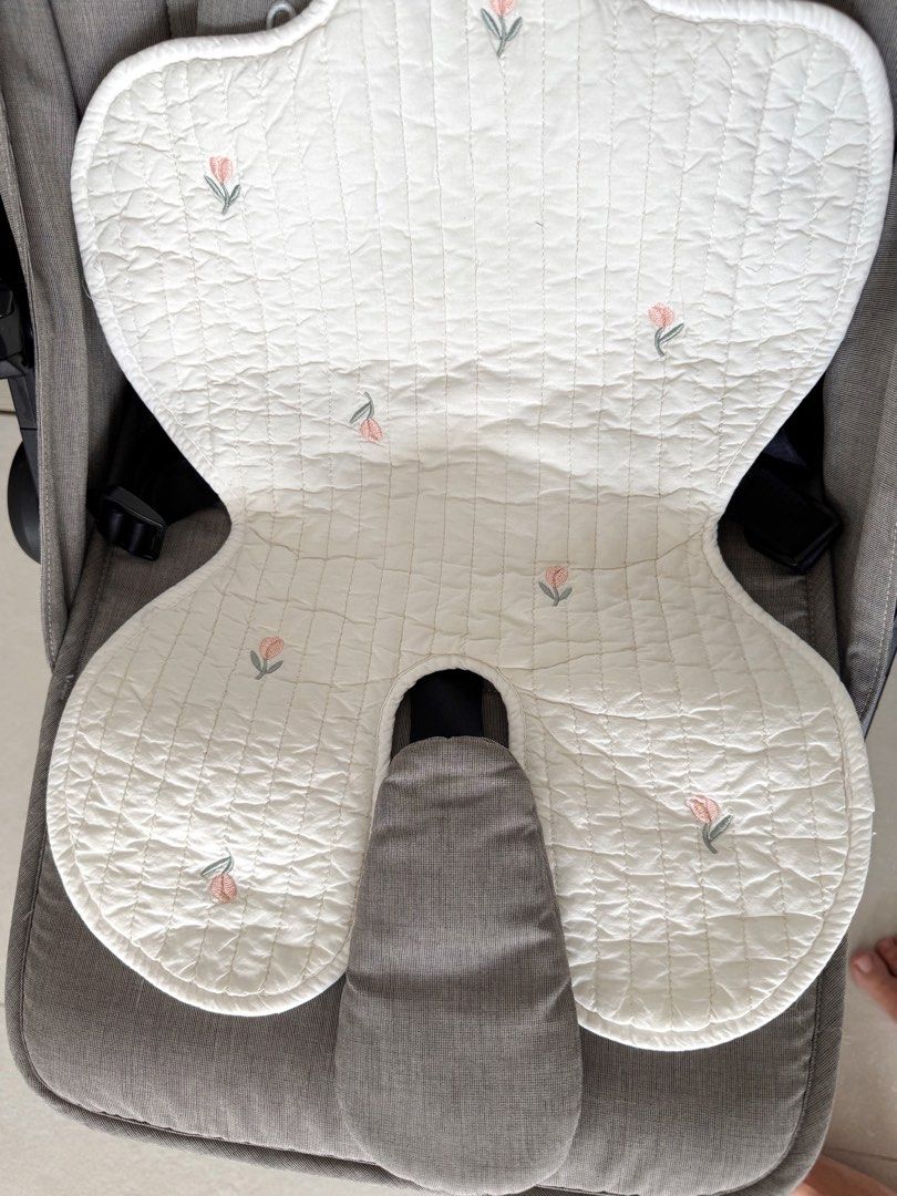 Stroller cover protector universal (Category: Other Babies Going Out Needs) located in Singapore. Submitted by heyhohm (Listing ID 1436106921, Image 3). Description: .