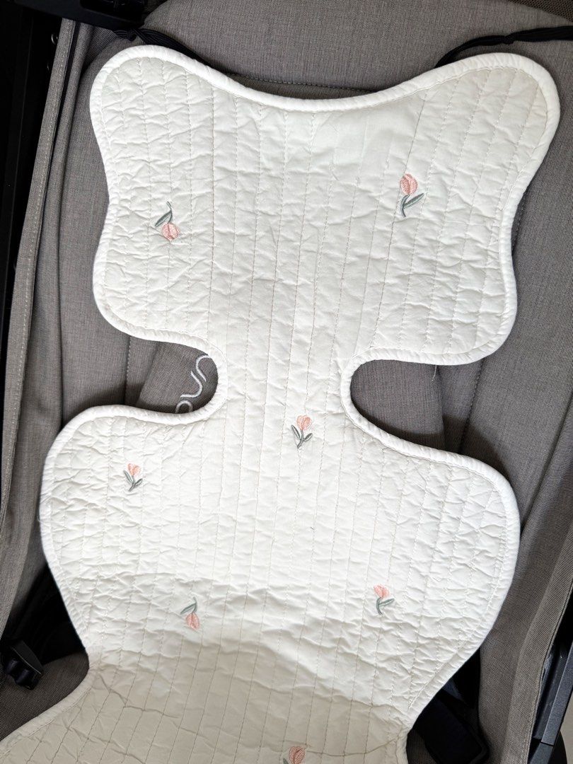 Stroller cover protector universal (Category: Other Babies Going Out Needs) located in Singapore. Submitted by heyhohm (Listing ID 1436106921, Image 2). Description: .