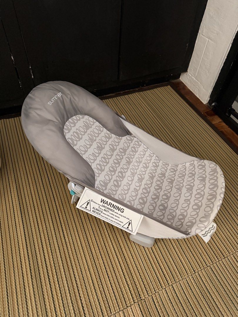 Summer Infant Baby Bath Tub (Category: Bathtub & Bath Accessories) located in Paranaque City. Submitted by ___iroiro___ (Listing ID 1436102026, Image 3). Description: - Summer Infant baby bath tub - Infant to 6months Old - Designed for comfortable and safe bathing - Features a supportive design - Includes a mesh sling for newborns - Color: Gray and white - Patterned seat - Includes safety warning label RFS: Outgrown and de-cluttering. Was very he
