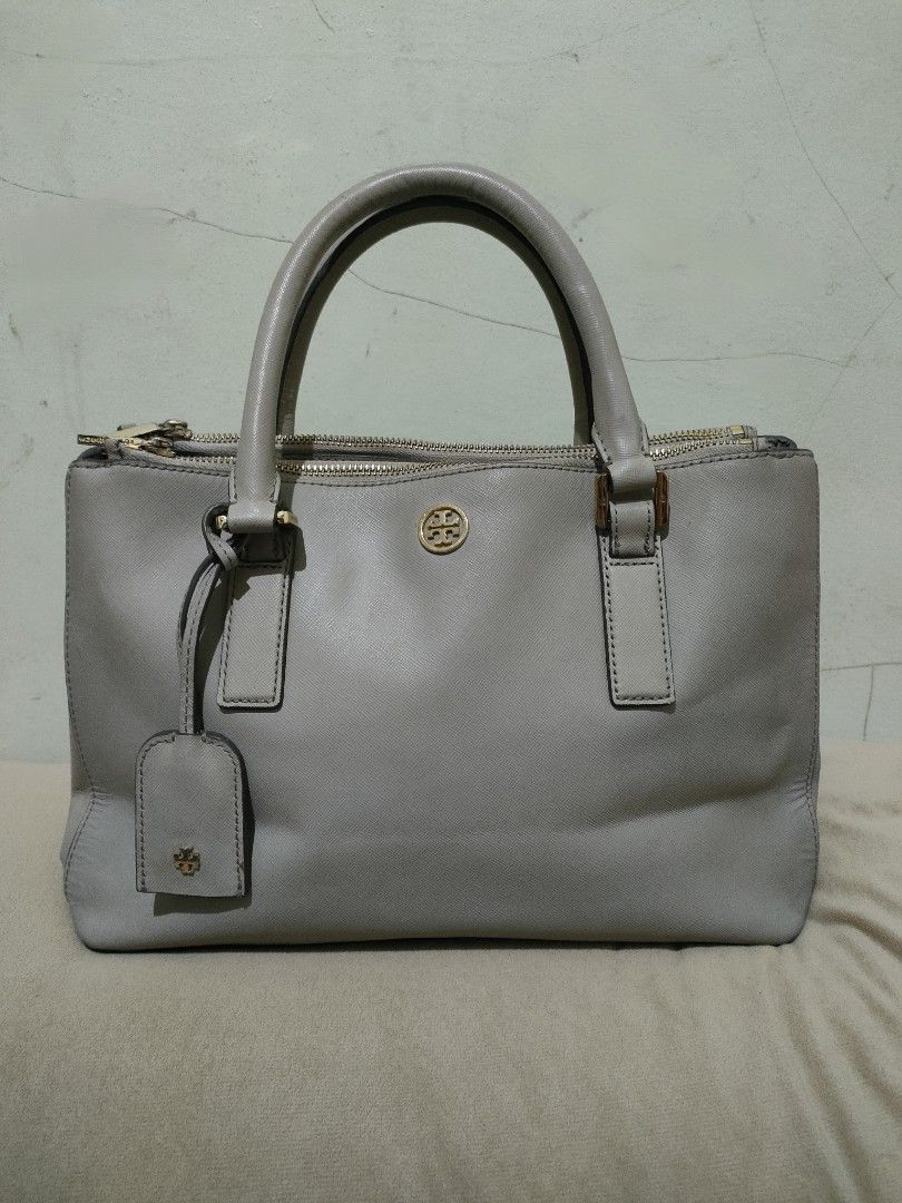 Tory Burch (Category: Luxury Bags & Wallets) located in Sindangan. Submitted by branden_line (Listing ID 1436281008, Image 1). Description: Tory Burch sapiano leather color:light grey ykk zipper with silicon tag.