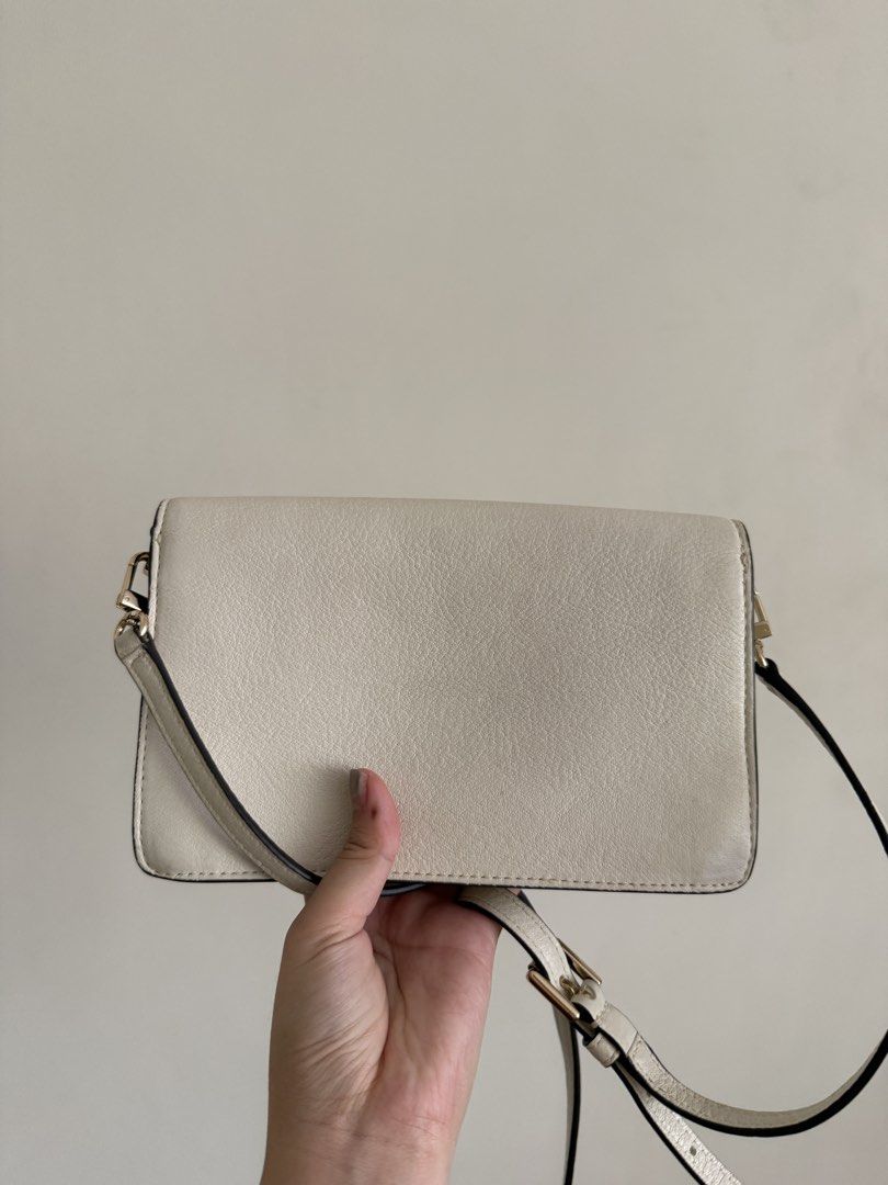 Tory Burch Crossbody Bag (Category: Luxury Bags & Wallets) located in Cebu City. Submitted by karenm14 (Listing ID 1436240662, Image 2). Description: - Cream-colored Tory Burch crossbody bag - Flap closure with gold-tone clasp - Embossed Tory Burch logo - Adjustable shoulder strap - Multiple interior compartments - Made of leather.