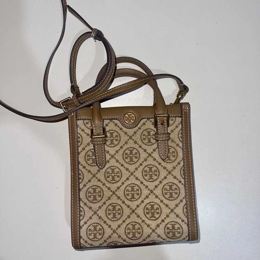 Tory Burch sling bag (Category: Shoulder Bags) located in Antipolo. Submitted by hatd0gger (Listing ID 1436222589, Image 1). Description: Pre-loved Tory Burch sling bag Price: 4k (negotiable) 🔹Trendy sling bag convertible to hand bag 🔹Dimensions: height (7 inches), width (6 inches) 🔹With free half transparent generic dust bag RFS: Decluttering .