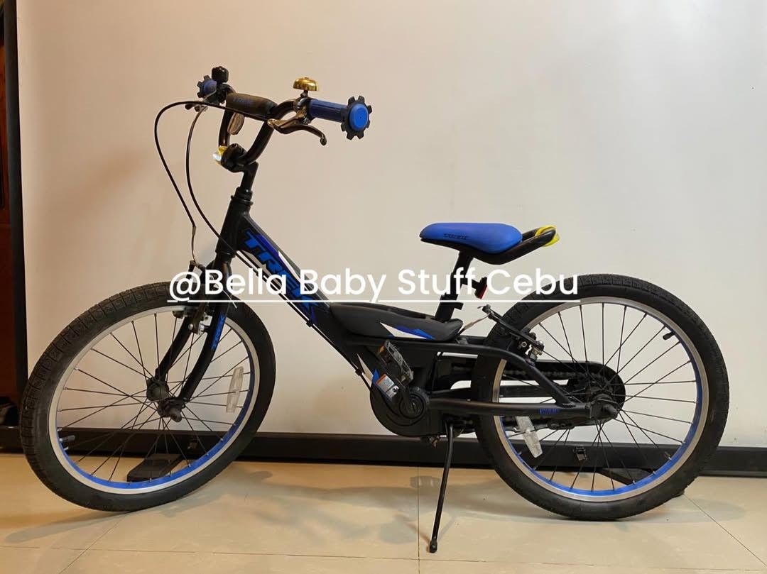 Trek Jet20 Bike (Category: Bicycles) located in Cebu City. Submitted by bellababystuffcebu (Listing ID 1436286362, Image 2). Description: Trek Jet20 Bike Preloved in Very Good Condition Please see video for reference https://fb.watch/GVMcVNASna/? Frame 20" Dialed frame size, Alpha Silver Aluminum Fork Dialed 20", high tensile steel Wheels Front hub Steel Rear hub Coaster brake Rims 20" 28-hole alloy Tires Bontrager Dialed 20x1.8" Drivetrain Crank