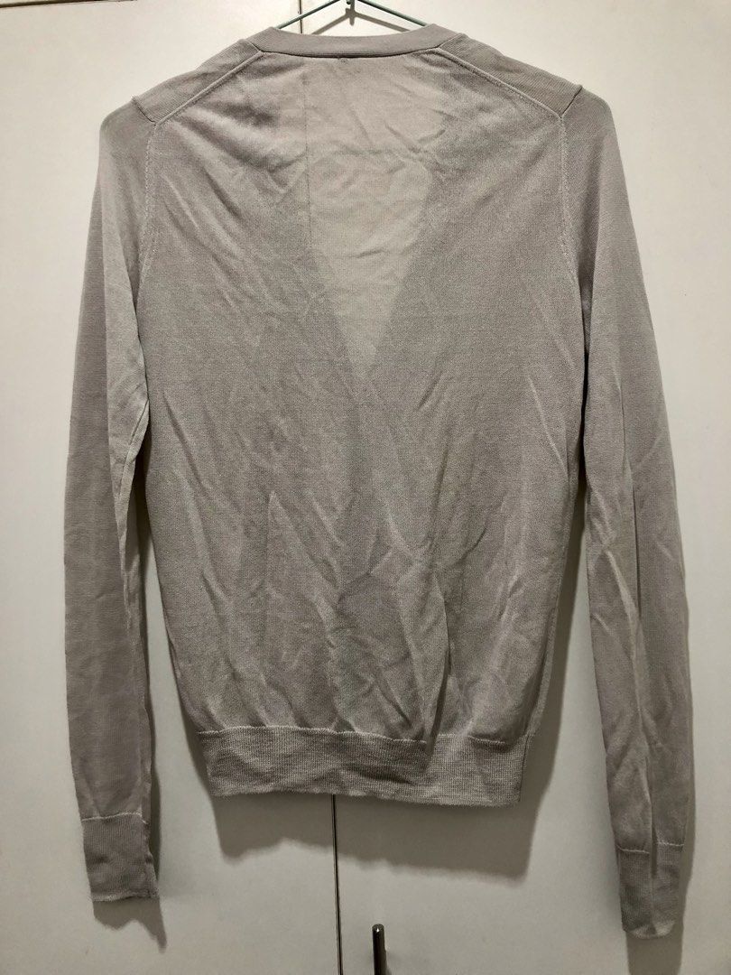 Uniqlo Light V Neck Cardigan (Category: Coats, Jackets and Outerwear) located in Quezon City. Submitted by sheisdecluttering_now (Listing ID 1436172356, Image 3). Description: .