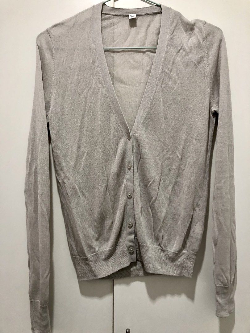 Uniqlo Light V Neck Cardigan (Category: Coats, Jackets and Outerwear) located in Quezon City. Submitted by sheisdecluttering_now (Listing ID 1436172356, Image 2). Description: .