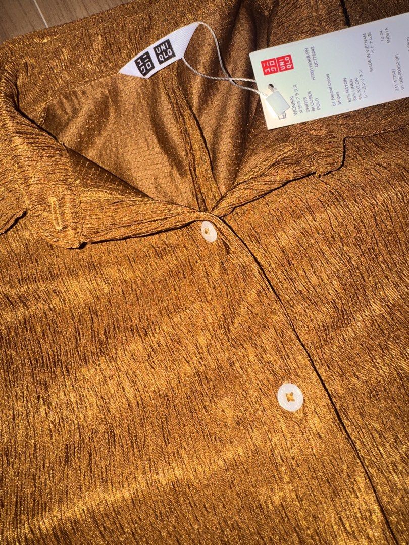 Uniqlo Oversized Textured Shirt (Category: Blouses) located in Quezon City. Submitted by decluttrqueen (Listing ID 1436260165, Image 2). Description: - Uniqlo Oversized Textured Shirt - Color: Brown - Size: L - Features a unique textured fabric - Stylish and comfortable - Perfect for a relaxed look.