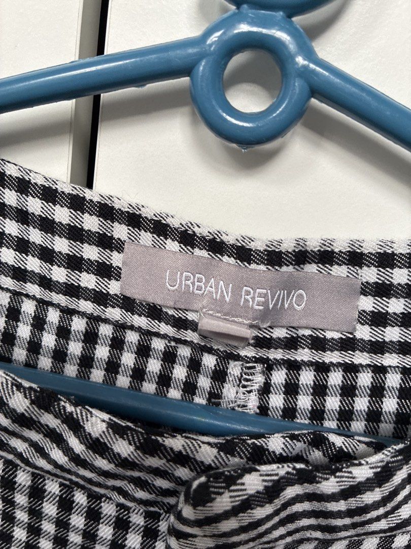 Urban Revivo Gingham Shorts (Category: Shorts) located in Taguig. Submitted by polengreyn (Listing ID 1436192227, Image 2). Description: - Urban Revivo shorts - Black and white gingham pattern - Comfortable fit - Features pleats and pockets - Button and zipper closure - Perfect for casual wear.