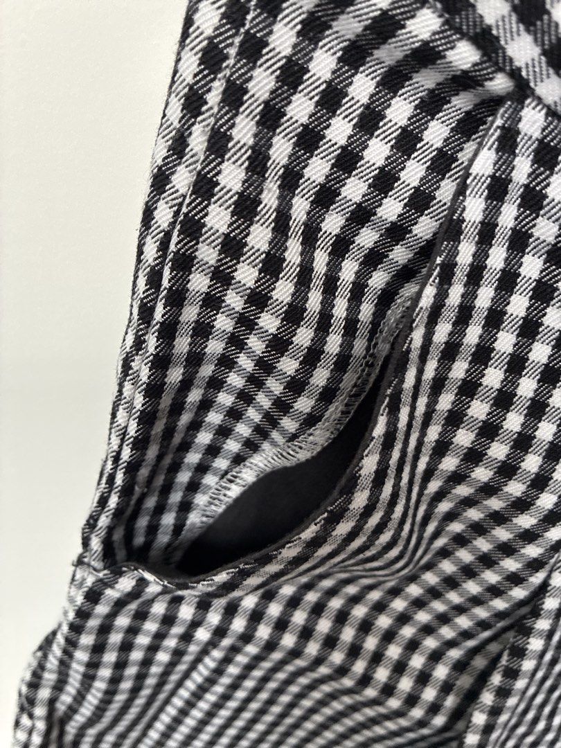 Urban Revivo Gingham Shorts (Category: Shorts) located in Taguig. Submitted by polengreyn (Listing ID 1436192227, Image 3). Description: - Urban Revivo shorts - Black and white gingham pattern - Comfortable fit - Features pleats and pockets - Button and zipper closure - Perfect for casual wear.