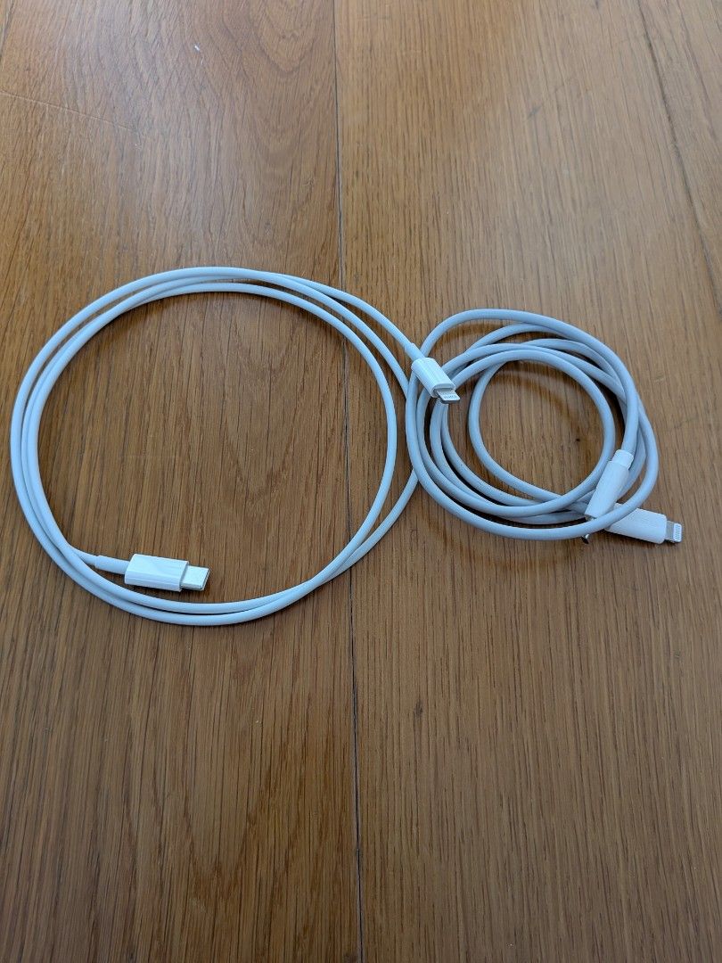 USB-C to Lightning Cable445549951142471680