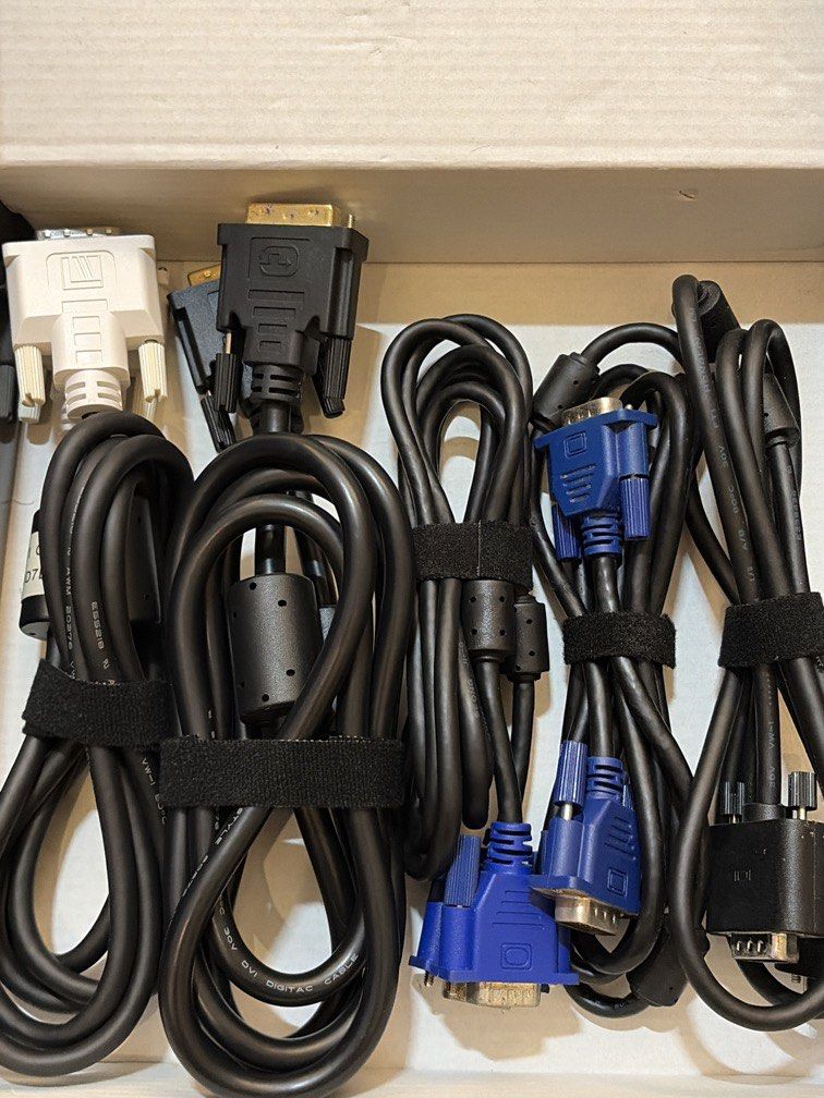 VGA & DVI Cables445928376023787520