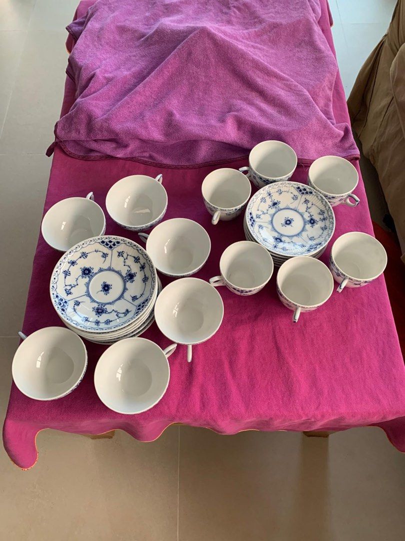 Vintage Blue and White Porcelain Dinnerware Set445871457546414081