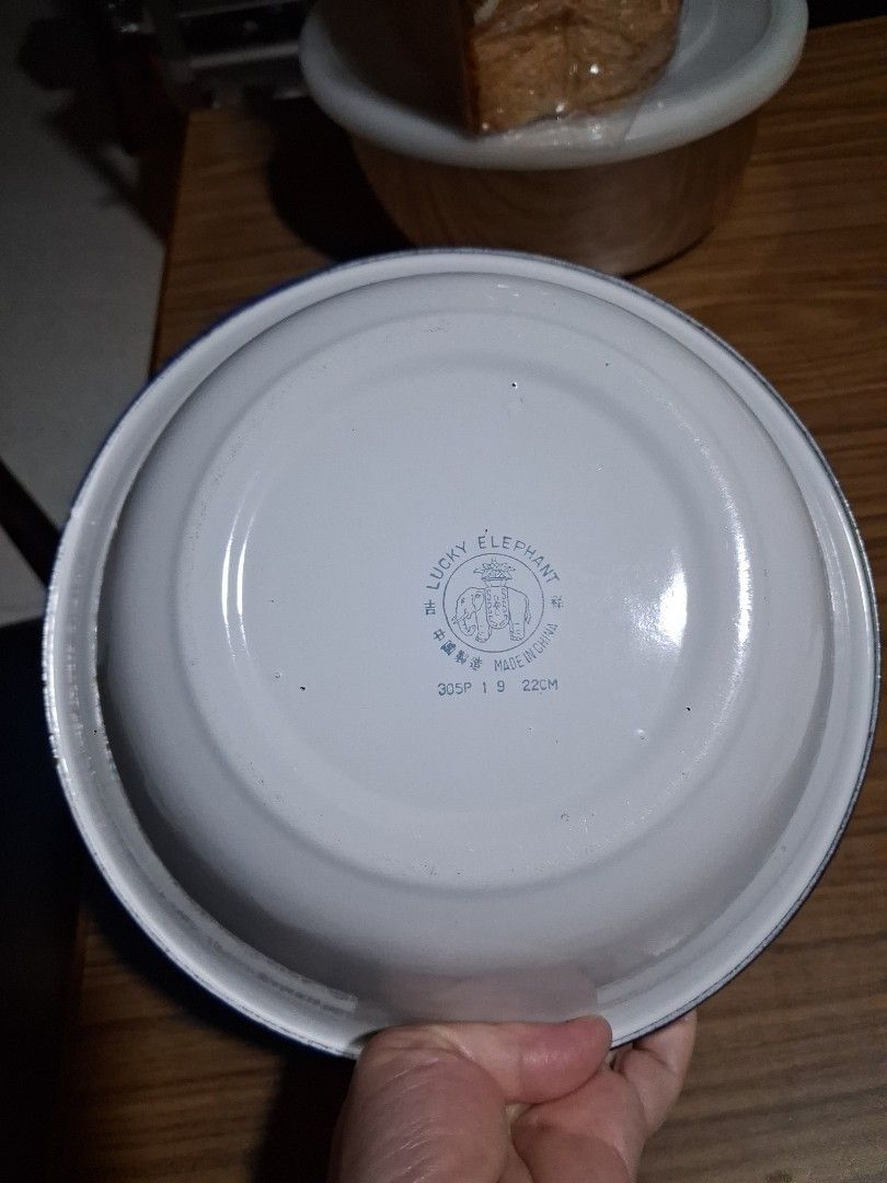 Vintage blue floral enamel bowl446015190294876163