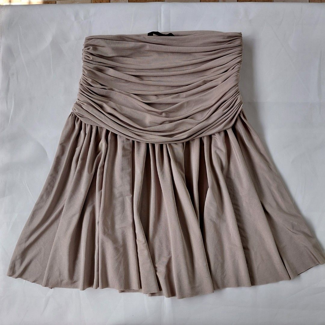 Vintage Eclipse Skirt (Category: Dresses) located in Koronadal. Submitted by shetries (Listing ID 1436199387, Image 1). Description: - Eclipse strapless dress - Features a ruched bodice - Flowing skirt design - Neutral color - versatile for many occasions - Includes a white elastic band inside - Perfect for special events and nights out.