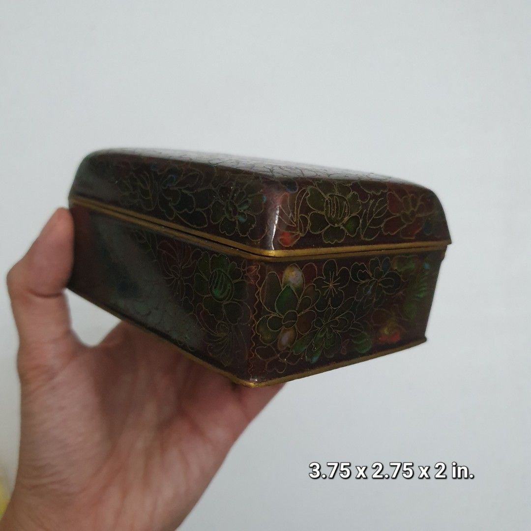 Vintage Floral Enamel Box (Category: Accessory Holder, Box & Organizers) located in Paranaque City. Submitted by cobien (Listing ID 1436284955, Image 1). Description: - Vintage floral enamel box - Rectangular shape - Hinged lid with gold-colored trim - Teal interior - Made of metal - Dimensions: Approx. 3.75 x 2.75 x 2 inches.