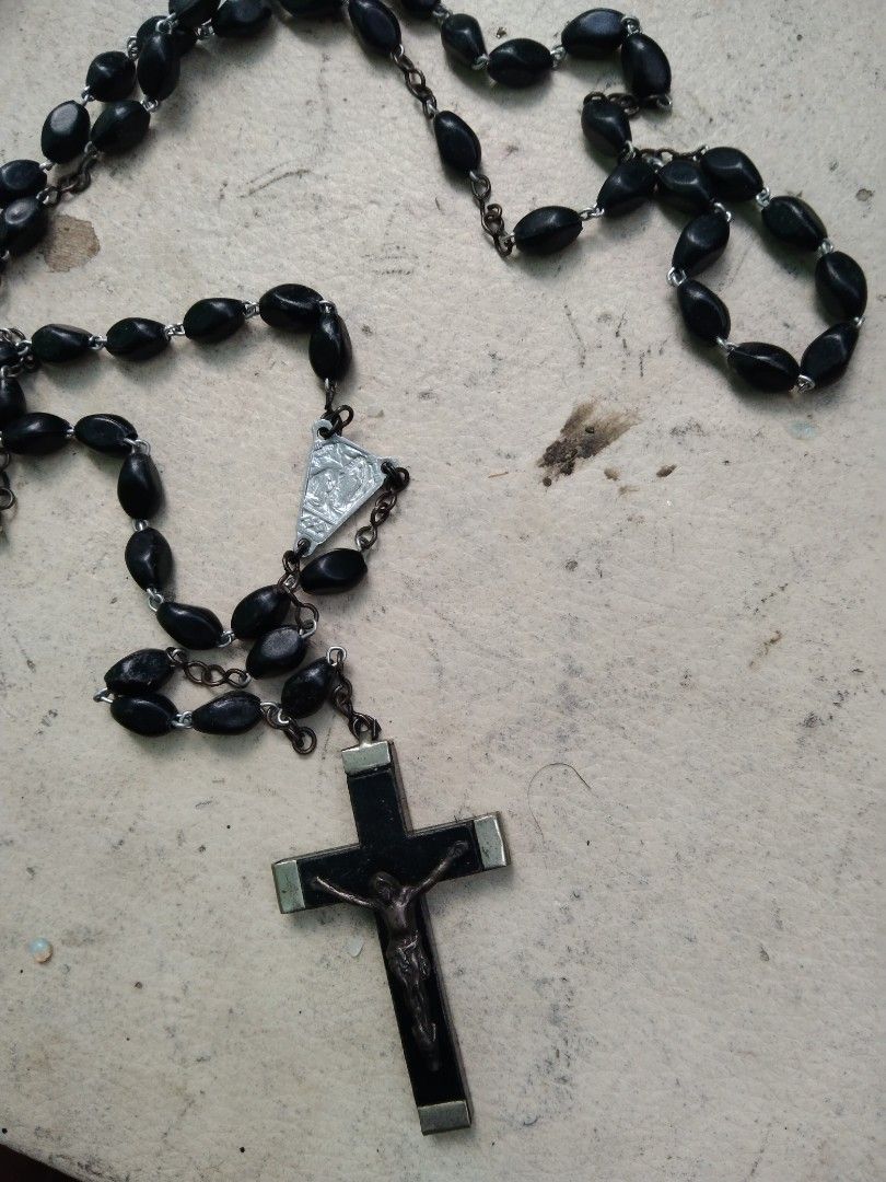 Vintage silver rosary take all 5pcs (Category: Looking For) located in Caloocan City. Submitted by noeld316982578 (Listing ID 1436213640, Image 3). Description: pm sa my gusto Taguig location.