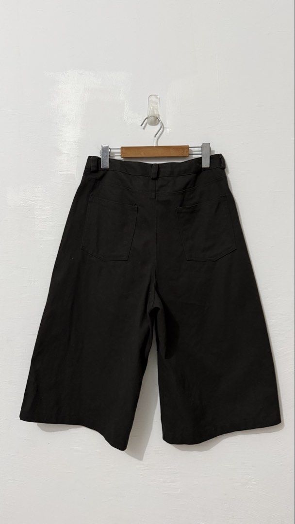 Waist 28-29 denim culottes (Category: Other Bottoms) located in Cordova. Submitted by thedecluterrer (Listing ID 1436121011, Image 2). Description: Length 28.
