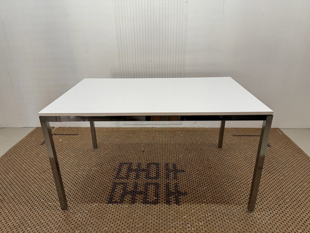 White Table (Category: Tables & Sets) located in Quezon City. Submitted by matetdevis13 (Listing ID 1436258027, Image 2). Description: Steel Frame White Table 4-6 Dining Table Price: 4,900 L53 x W33.5 x H30 In good condition Code MJS14-J456.