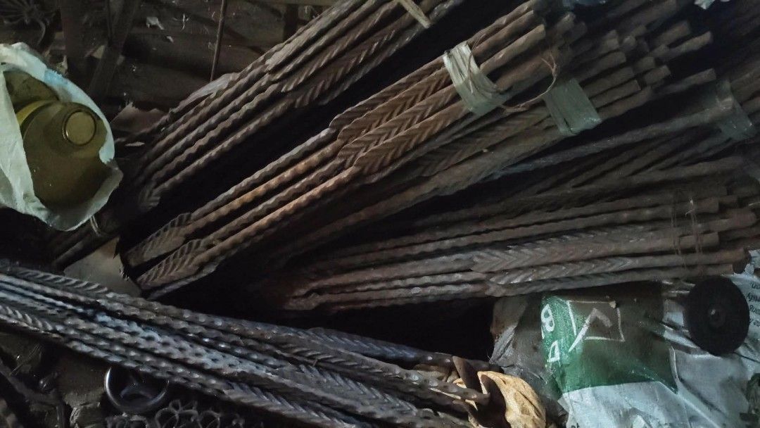 Wrought Iron Decorative Rods Per Each po (Category: Other Home Decor) located in Manila. Submitted by erica111591 (Listing ID 1436222926, Image 2). Description: - Decorative wrought iron rods. - Ideal for gates, fences, and ornamental projects. - Features unique design elements. - Made of durable metal. - Suitable for outdoor use. - Available in multiple pieces..