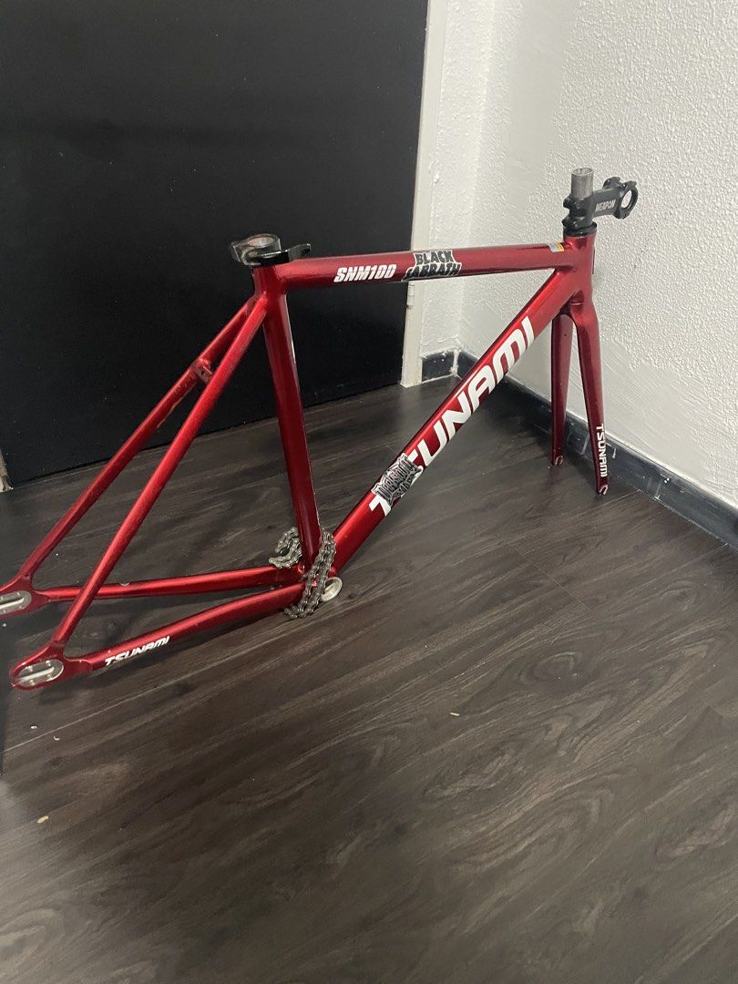 WTT/WTS TSUNAMI CANDY RED FS (READ DESC) (Category: Bicycles) located in Singapore. Submitted by oemslowkarlah (Listing ID 1436221286, Image 3). Description: come with everything in the pic Willing to trade for other tsunami like bp or other colours Can nego abit (just offer I won’t bite :) - frame is in good condi but got scratch not noticeable , the frame just need cleaning - MEETUP AT MY CONVI ONLY Tags : shukakau colossi tsunami red candy tsu