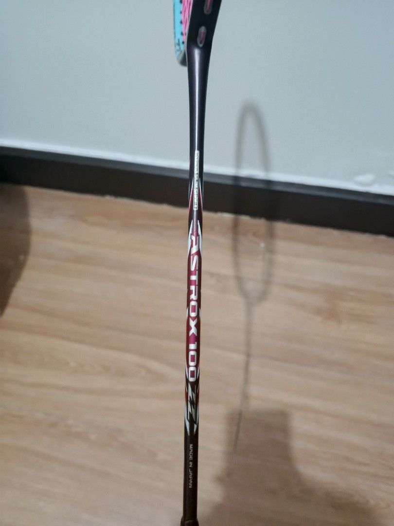YONEX AUTHENTIC ASTROX 100 ZZ (Category: Racket and Ball Sports) located in Makati City. Submitted by GianHello (Listing ID 1436137244, Image 2). Description: AUTHENTIC ASTROX 100 ZZ FOR SALE ASTROX 100ZZ ( AUTHENTIC ) Price : 2500 + sf location: Pasay City meetup or shipping issue: nag crack, pinaayos from trusted na gumagawa ( kinabit ulit kita naman sa picture ) string: Exbolt 65.