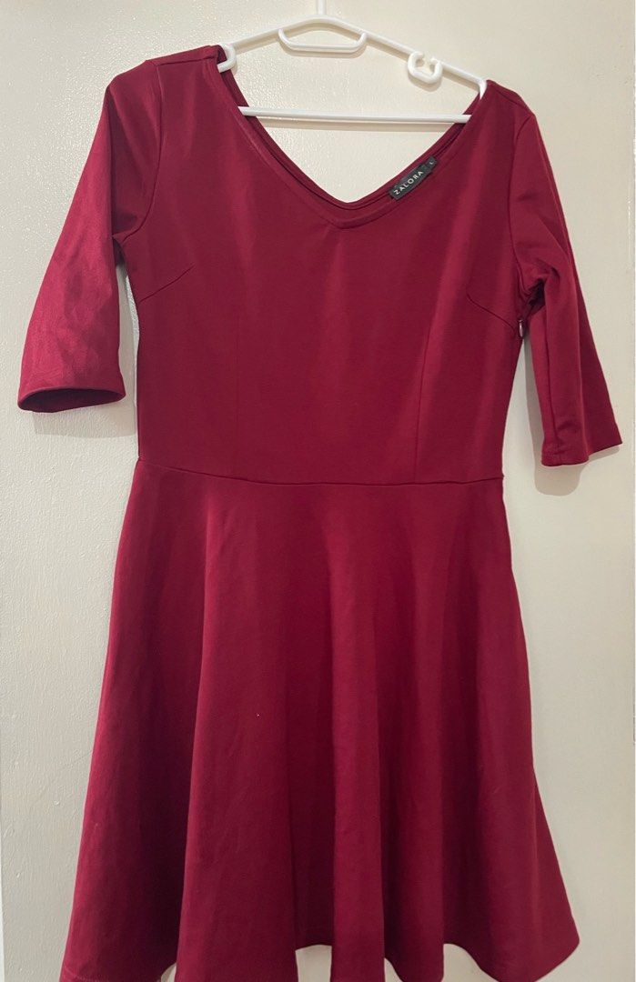 Zalora Maroon Dress - Size L (Category: Dresses) located in San Juan City. Submitted by redrosierose (Listing ID 1436179563, Image 1). Description: - Maroon dress from Zalora - Size: L - V-neckline - Elbow-length sleeves - Flared skirth - Side zipper closure RFS : doesn’t fit anymore LOC: San Juan City MOP: BDO / Gcash ❎No rush orders ❎No return No exchange .