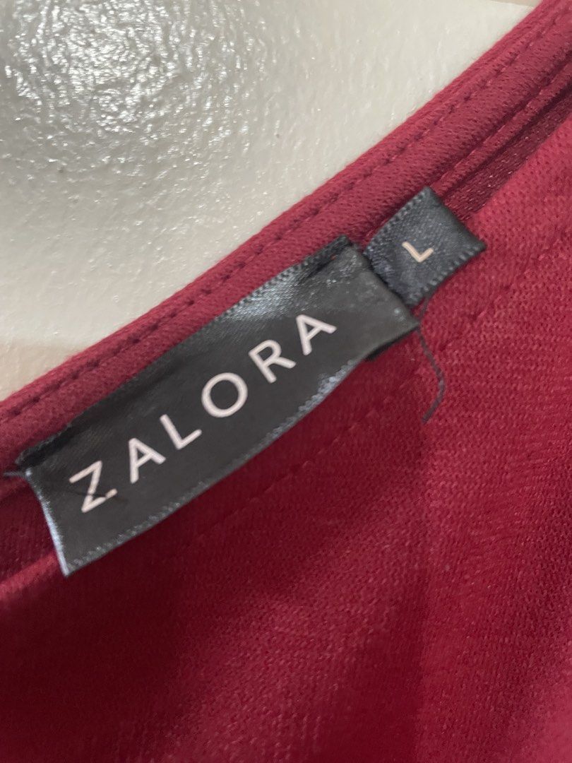 Zalora Maroon Dress - Size L (Category: Dresses) located in San Juan City. Submitted by redrosierose (Listing ID 1436179563, Image 2). Description: - Maroon dress from Zalora - Size: L - V-neckline - Elbow-length sleeves - Flared skirth - Side zipper closure RFS : doesn’t fit anymore LOC: San Juan City MOP: BDO / Gcash ❎No rush orders ❎No return No exchange .