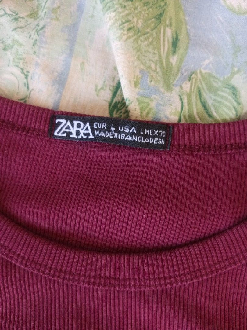 Zara Ribbed Crew Neck T-shirt (Category: Shirts) located in San Pedro. Submitted by justeyynski (Listing ID 1436165379, Image 3). Description: - Zara ribbed t-shirt - Size: L - Colors: Burgundy and White - Features: Crew neck - Made in Bangladesh - Perfect for casual outfits bundle price.