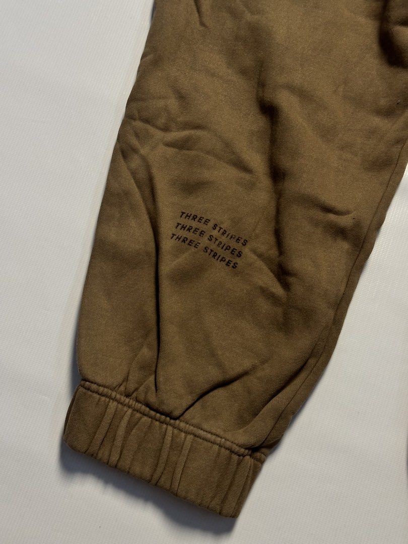Adidas Sportswear Sweatpants (Category: Joggers) located in Manila. Submitted by johnedel_james (Listing ID 1436430257, Image 3). Description: - Adidas Sportswear sweatpants - Color: Brown - Features Adidas logo and branding - Side pockets - Elastic cuffs - Back pocket - "Three Stripes" branding on lower leg - Made in China.