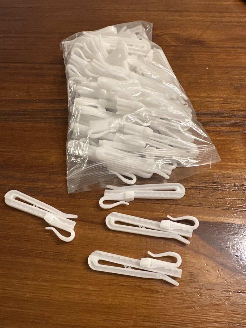 Adjustable 7cm White Plastic Curtain Clips Hooks