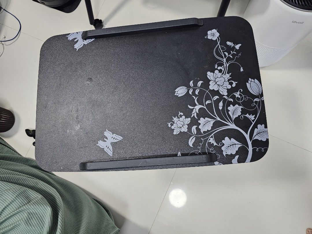 Adjustable and portable table446468603721164801