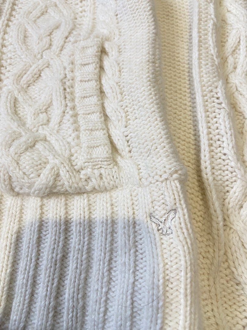 American eagle fur cable knitted hoodie (Category: Coats, Jackets and Outerwear) located in Cavite. Submitted by thrift_finds2000 (Listing ID 1436363273, Image 2). Description: .