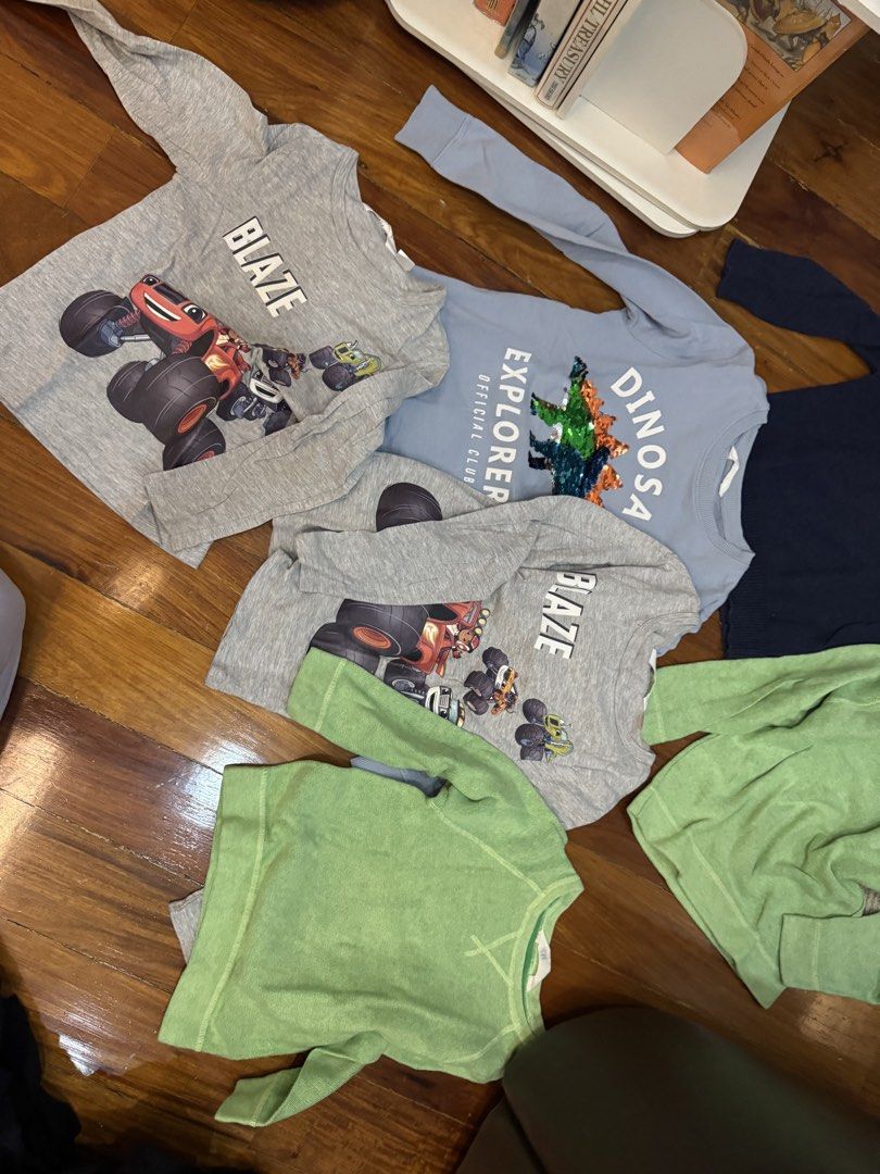 Assorted branded hoodies and longsleeves (Category: Babies & Kids Fashion) located in Quezon City. Submitted by jandbeyond (Listing ID 1436318055, Image 2). Description: 12 pcs, selling as lot for 1200 all Ages 8-10 Some are not yet even worn.
